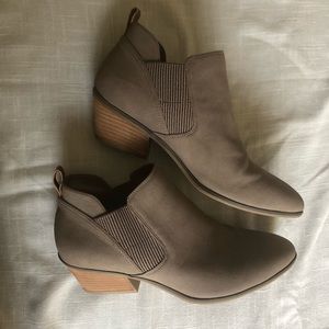 Dr. Scholl’s taupe grey bootie NWT